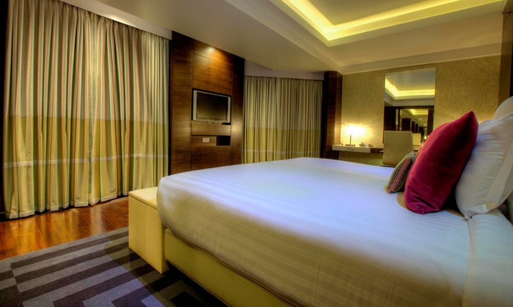Avari Towers Karachi Extérieur photo A bedroom at the hotel