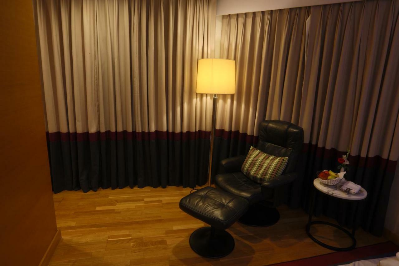 Avari Towers Karachi Extérieur photo A room at the hotel