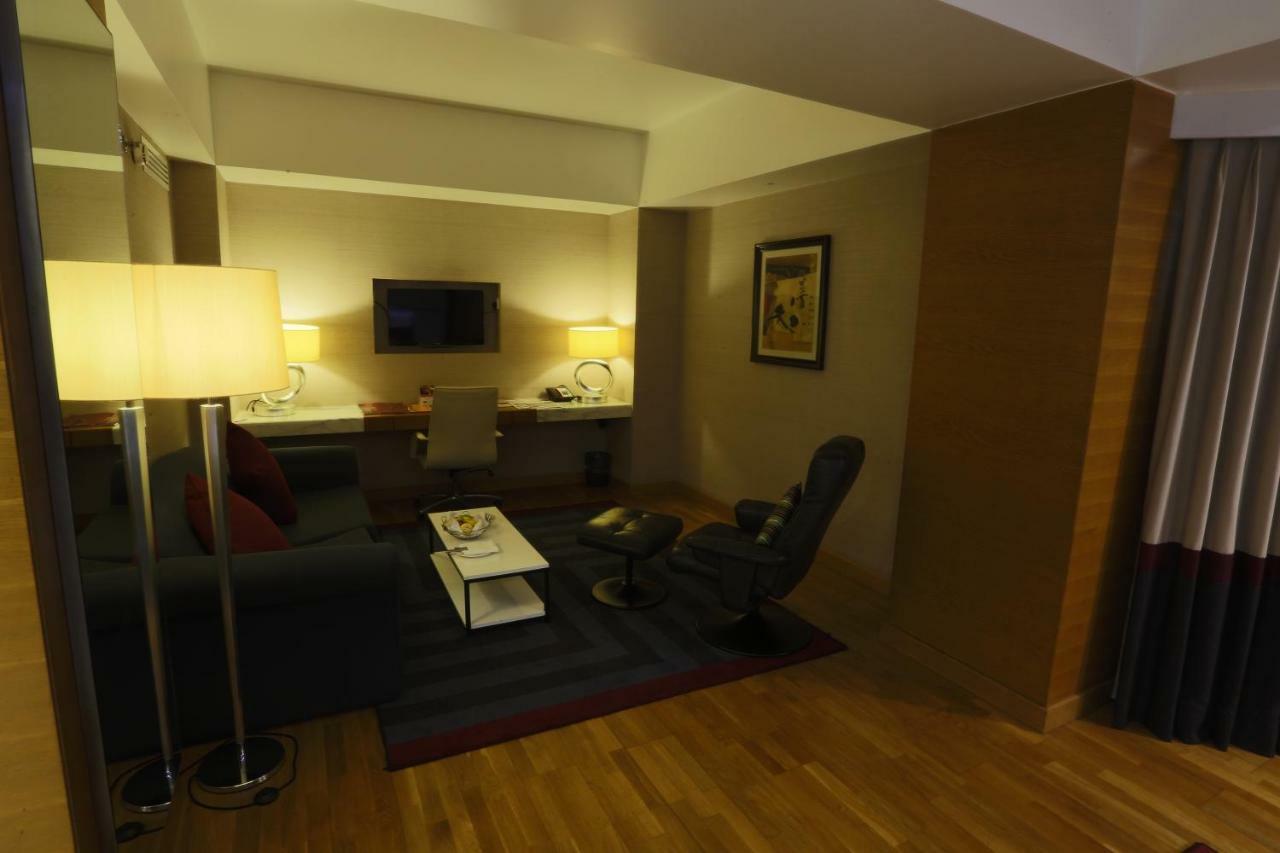 Avari Towers Karachi Extérieur photo A suite at the hotel
